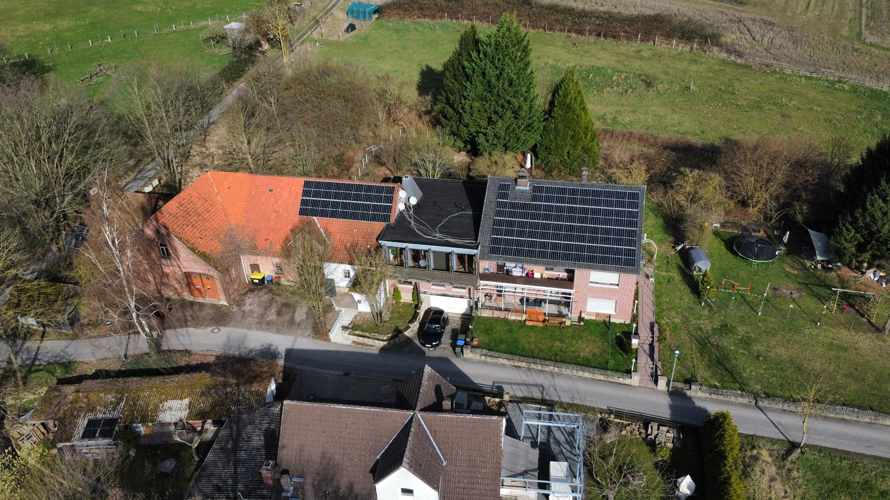 Kapitalanlage: Vermietetes Mehrfamilienhaus mit Photovoltaik, Wärmepumpe und großem Grundstück